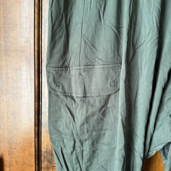 NWT Torrid Olive Cargo Pocket Jogger Size 2 (18-20) - Picture 4 of 12